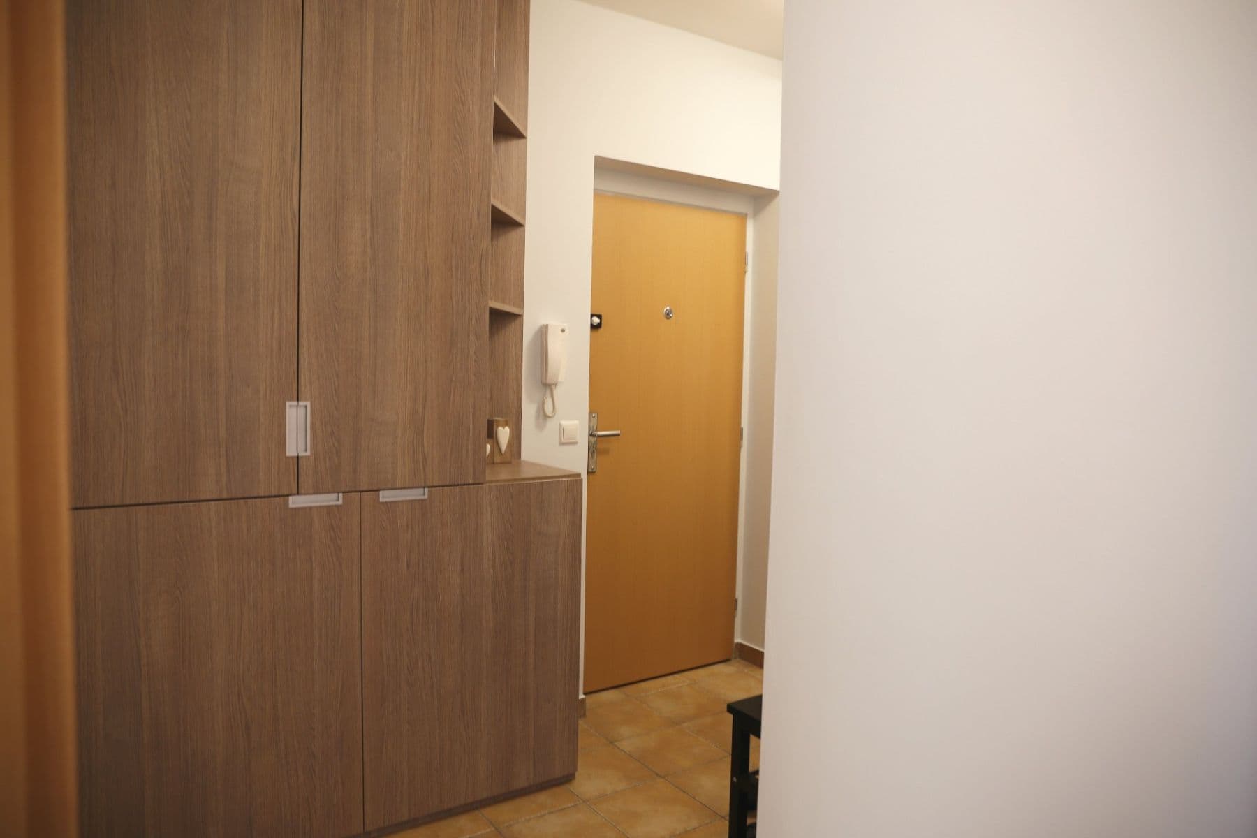 Prenájom bytu 2-izbový 57 m², Lomená, Zbuzany, Středočeský kraj Prenájom bytu 2-izbový 57 m², Lomená, Zbuzany, Středočeský kraj