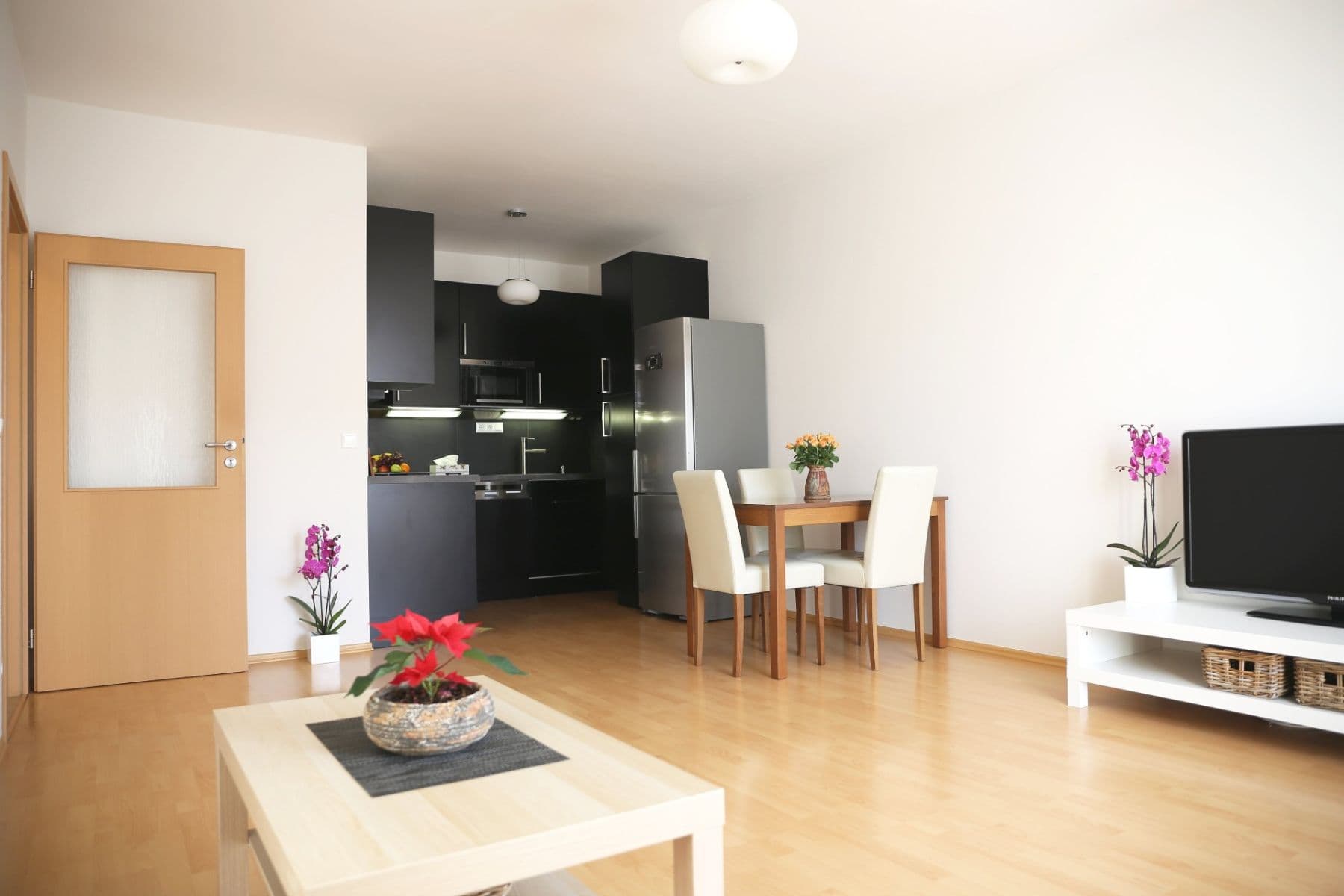 Prenájom bytu 2-izbový 57 m², Lomená, Zbuzany, Středočeský kraj Prenájom bytu 2-izbový 57 m², Lomená, Zbuzany, Středočeský kraj