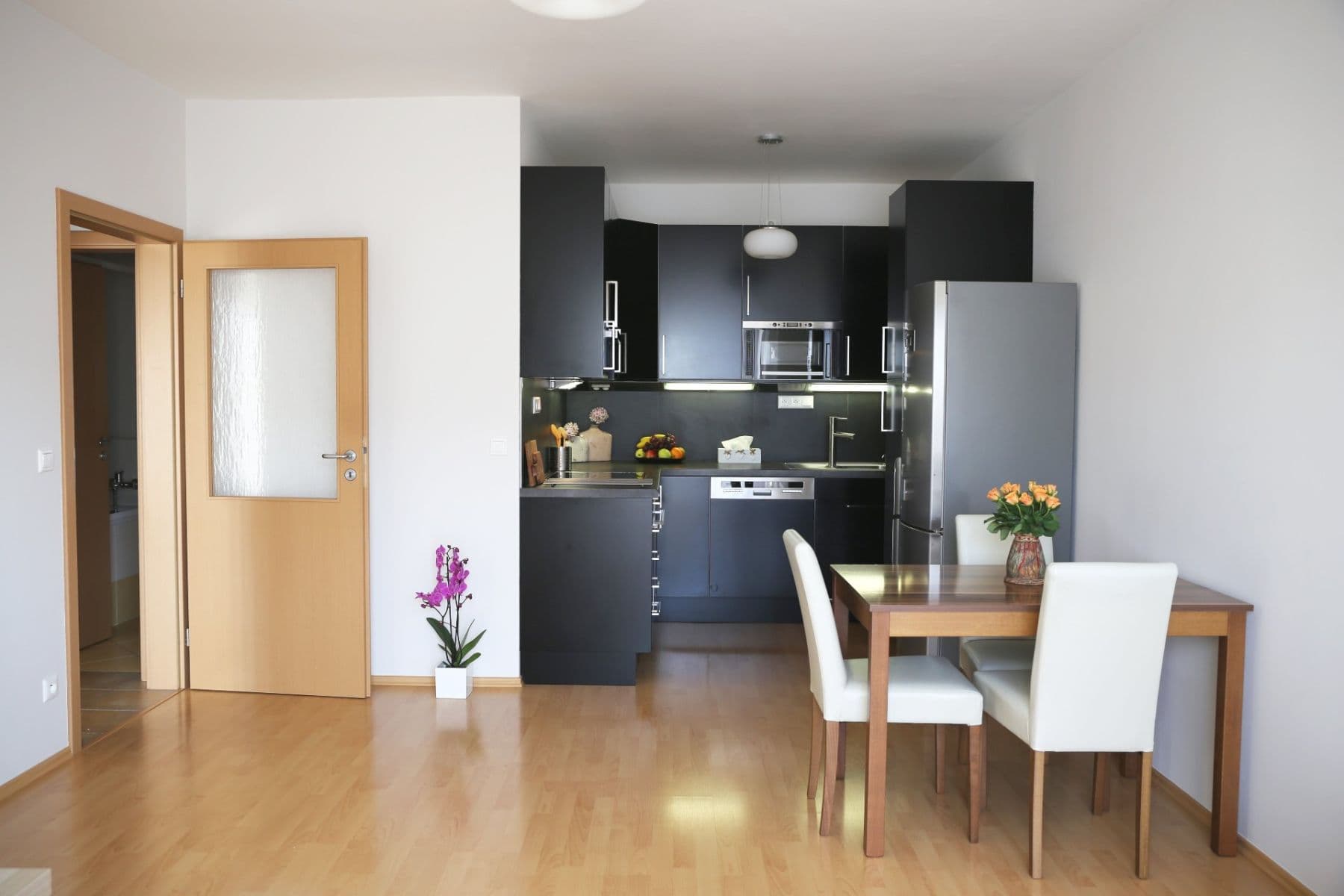Prenájom bytu 2-izbový 57 m², Lomená, Zbuzany, Středočeský kraj Prenájom bytu 2-izbový 57 m², Lomená, Zbuzany, Středočeský kraj