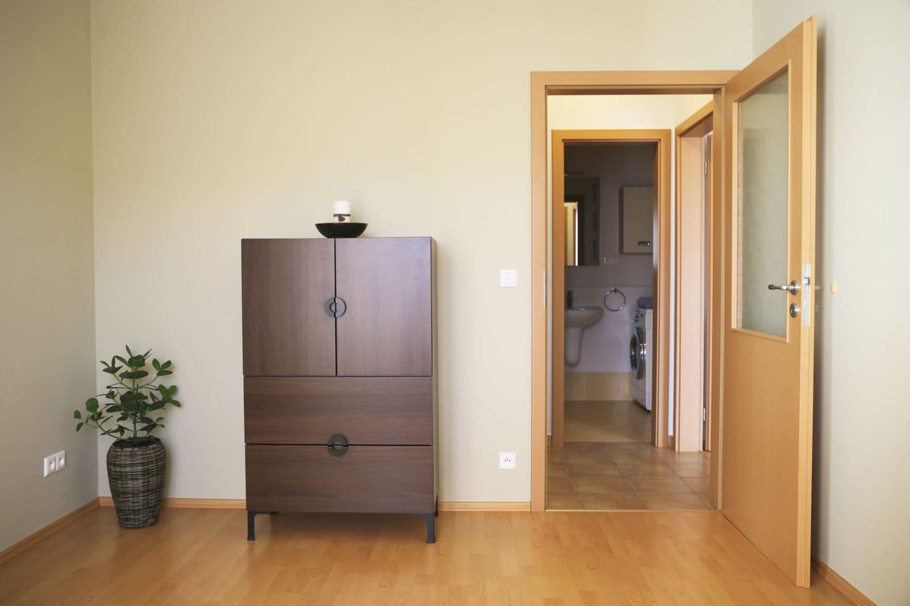 Prenájom bytu 2-izbový 57 m², Lomená, Zbuzany, Středočeský kraj Prenájom bytu 2-izbový 57 m², Lomená, Zbuzany, Středočeský kraj