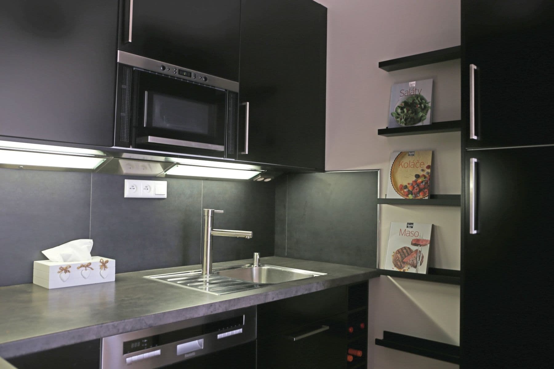 Prenájom bytu 2-izbový 57 m², Lomená, Zbuzany, Středočeský kraj Prenájom bytu 2-izbový 57 m², Lomená, Zbuzany, Středočeský kraj