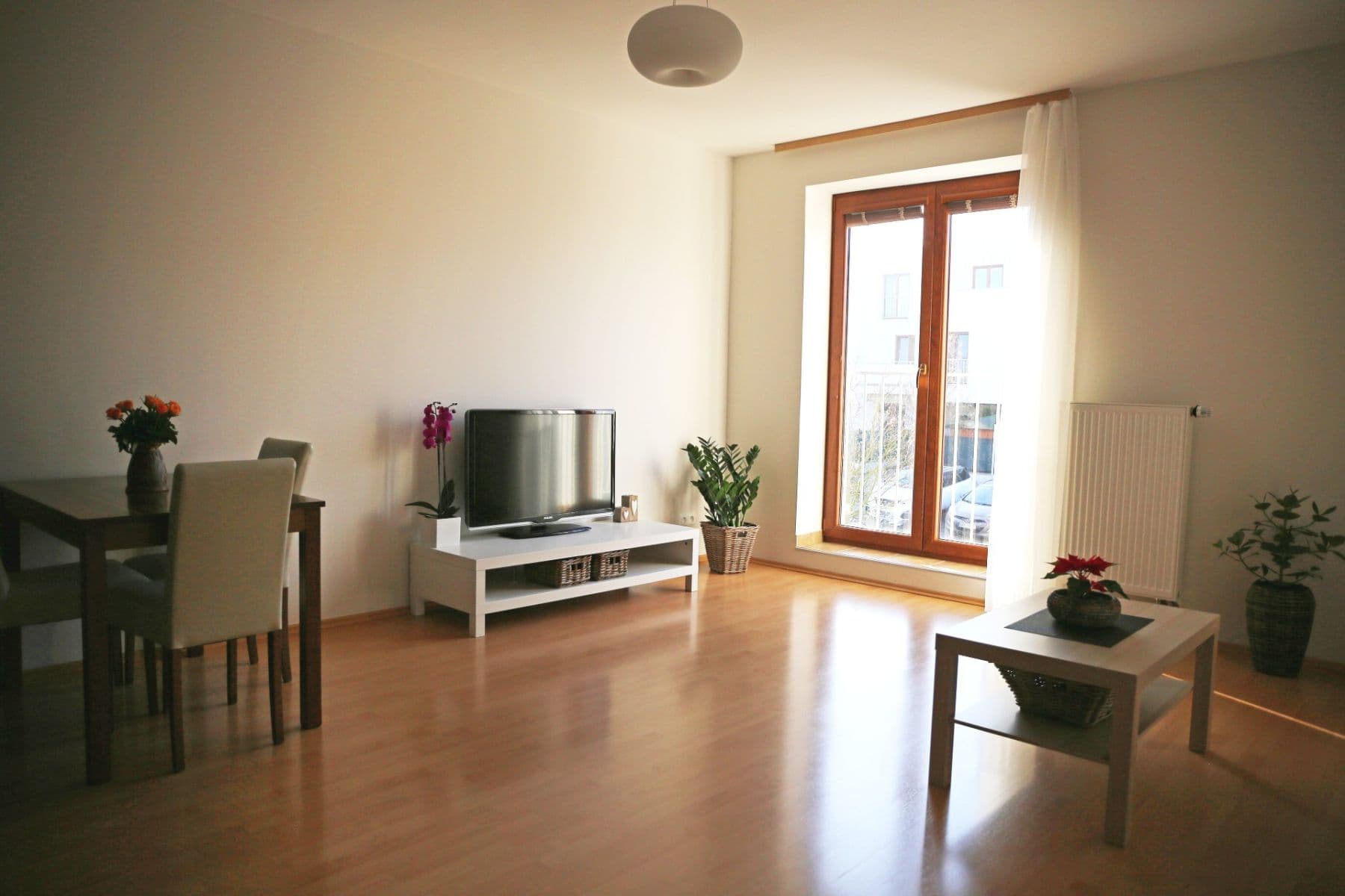 Prenájom bytu 2-izbový 57 m², Lomená, Zbuzany, Středočeský kraj Prenájom bytu 2-izbový 57 m², Lomená, Zbuzany, Středočeský kraj
