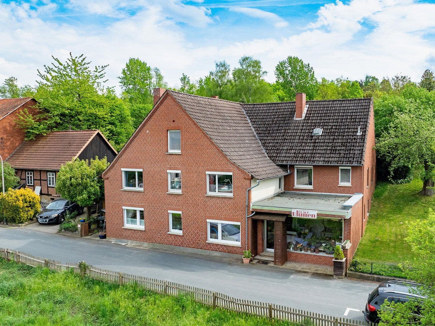 Predaj domu 231 m², pozemek 3.099 m², Rinteln, Dolné Sasko Predaj domu 231 m², pozemek 3.099 m², Rinteln, Dolné Sasko