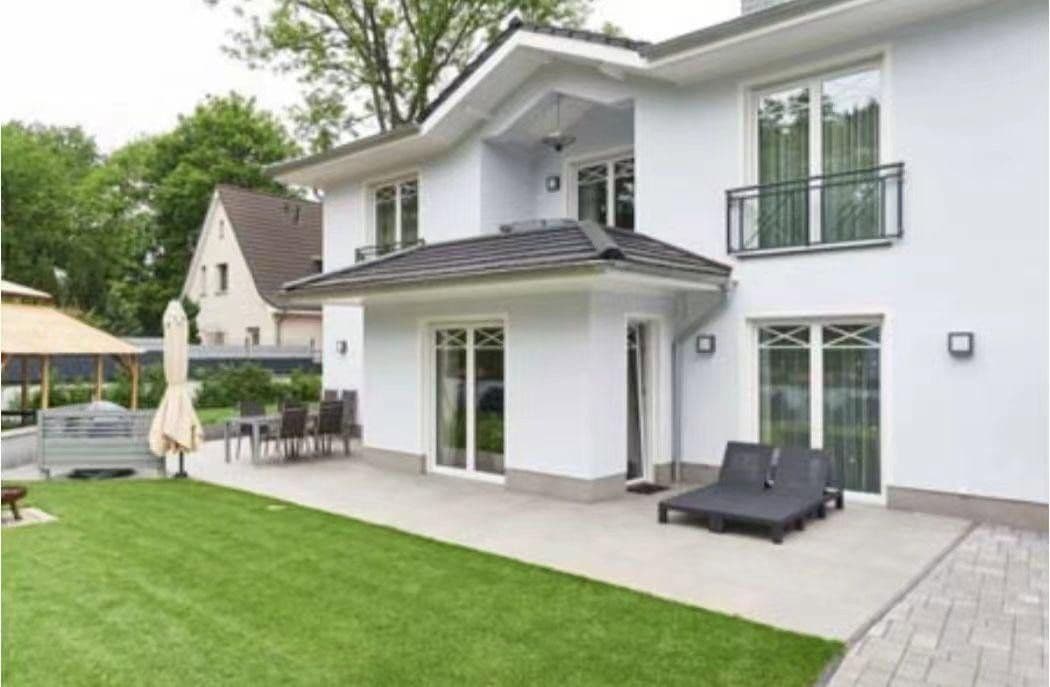 Predaj domu 320 m², pozemek 1.180 m², Berlin, Berlín Predaj domu 320 m², pozemek 1.180 m², Berlin, Berlín