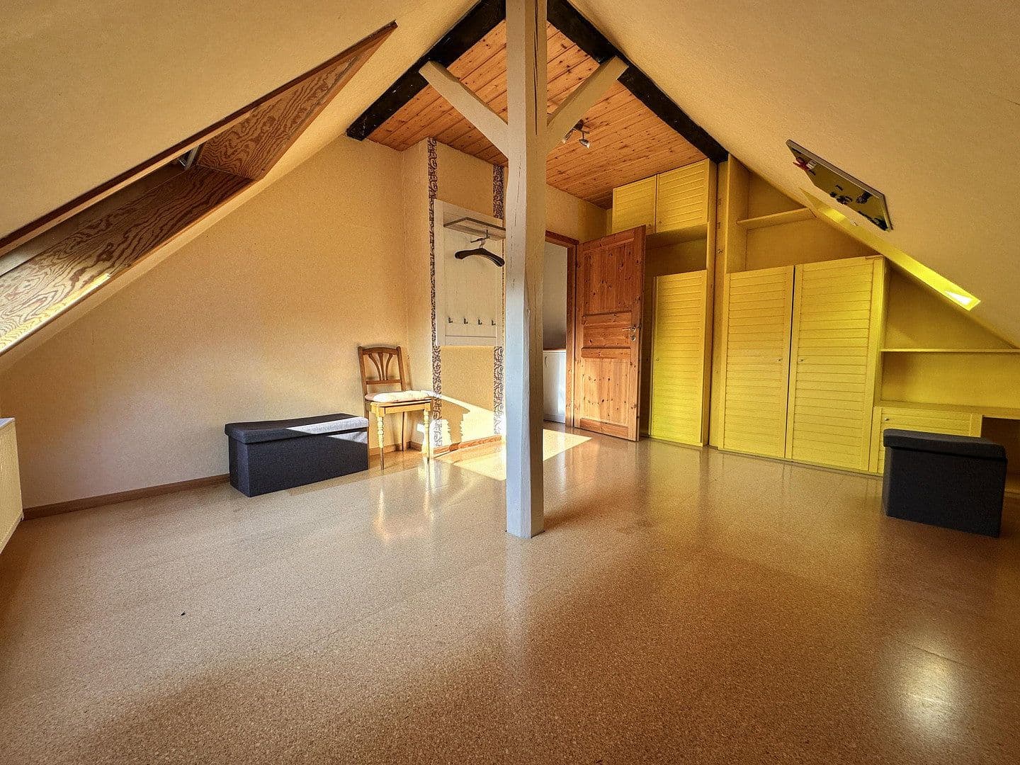 Prenájom bytu 4-izbový 100 m², Kiel, Šlezvicko-Holštajnsko Prenájom bytu 4-izbový 100 m², Kiel, Šlezvicko-Holštajnsko