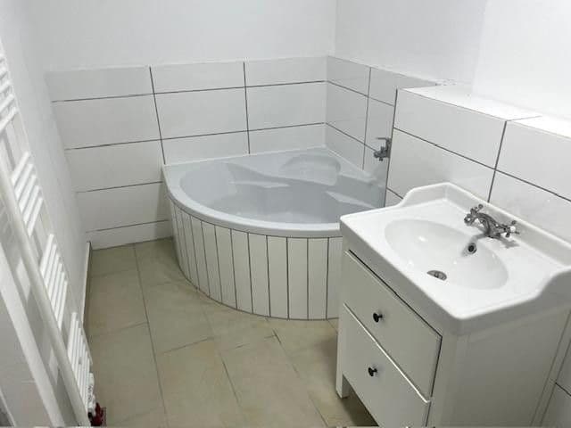 Prenájom kancelárie 185 m², Bergisch Gladbacher Straße 1000, Köln, Severné Porýnie - Westfálsko Prenájom kancelárie 185 m², Bergisch Gladbacher Straße 1000, Köln, Severné Porýnie - Westfálsko