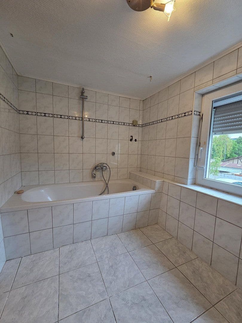 Prenájom bytu 5-izbový 125 m², Bahnhofstraße 5, Arnstein, Bavorsko Prenájom bytu 5-izbový 125 m², Bahnhofstraße 5, Arnstein, Bavorsko