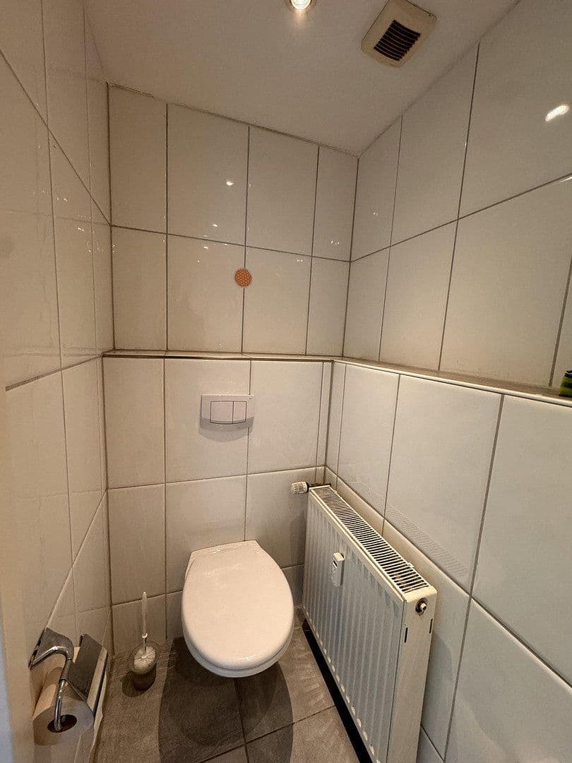 Prenájom bytu 1-izbový 37 m², Mauenheimer Str. 125, Köln, Severné Porýnie - Westfálsko Prenájom bytu 1-izbový 37 m², Mauenheimer Str. 125, Köln, Severné Porýnie - Westfálsko