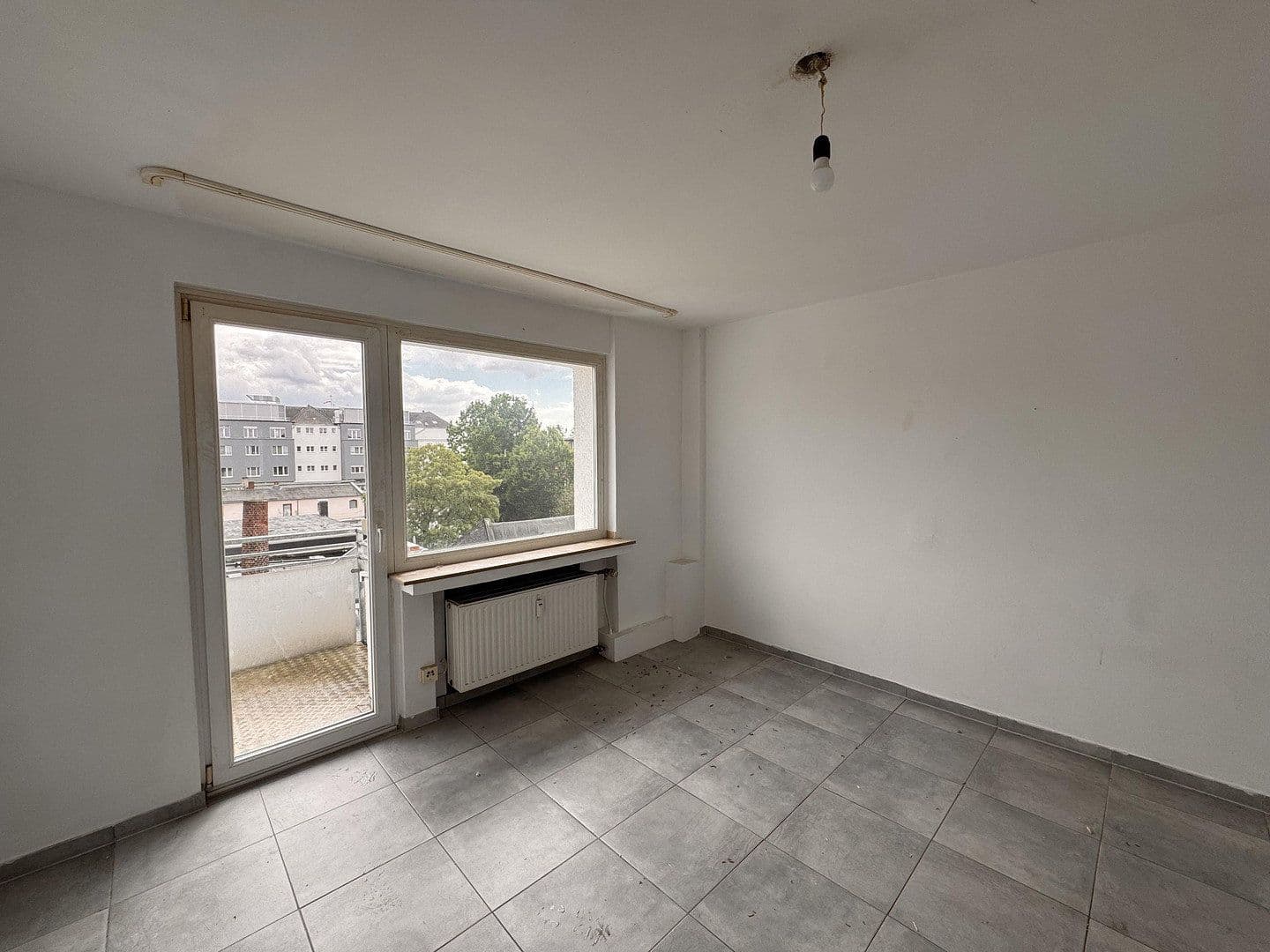 Prenájom bytu 1-izbový 37 m², Mauenheimer Str. 125, Köln, Severné Porýnie - Westfálsko Prenájom bytu 1-izbový 37 m², Mauenheimer Str. 125, Köln, Severné Porýnie - Westfálsko