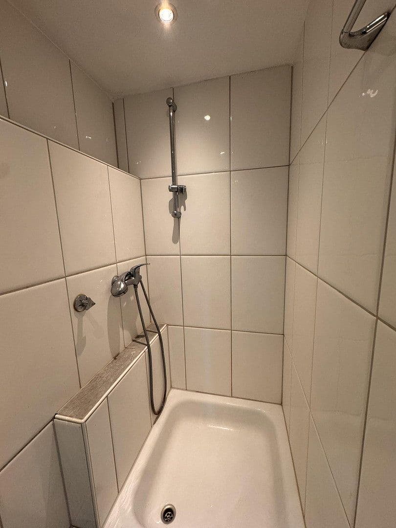 Prenájom bytu 1-izbový 37 m², Mauenheimer Str. 125, Köln, Severné Porýnie - Westfálsko Prenájom bytu 1-izbový 37 m², Mauenheimer Str. 125, Köln, Severné Porýnie - Westfálsko