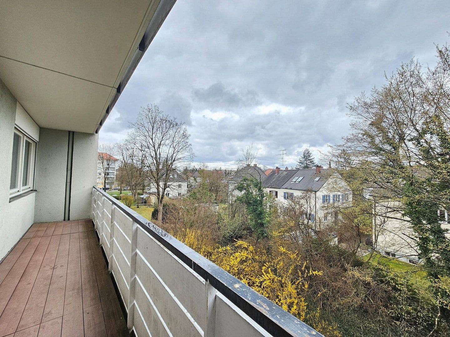 Prenájom bytu 4-izbový 109 m², Agnes-Bernauer-Str. 65, München, Bavorsko Prenájom bytu 4-izbový 109 m², Agnes-Bernauer-Str. 65, München, Bavorsko