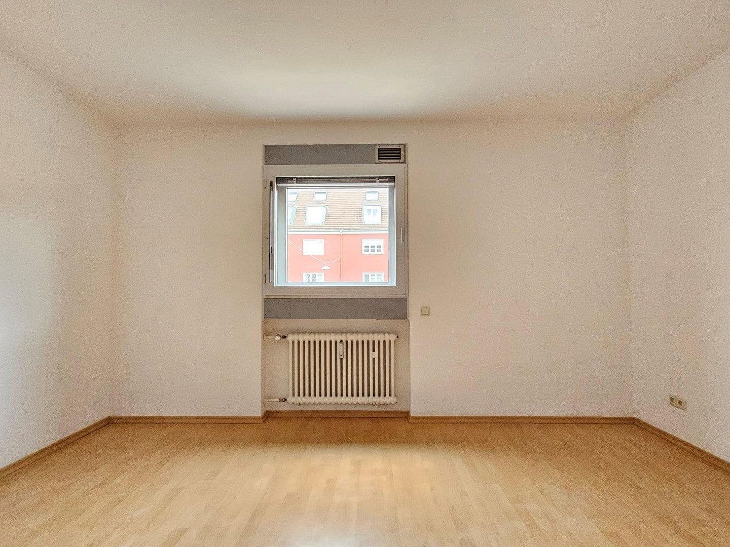 Prenájom bytu 4-izbový 109 m², Agnes-Bernauer-Str. 65, München, Bavorsko Prenájom bytu 4-izbový 109 m², Agnes-Bernauer-Str. 65, München, Bavorsko