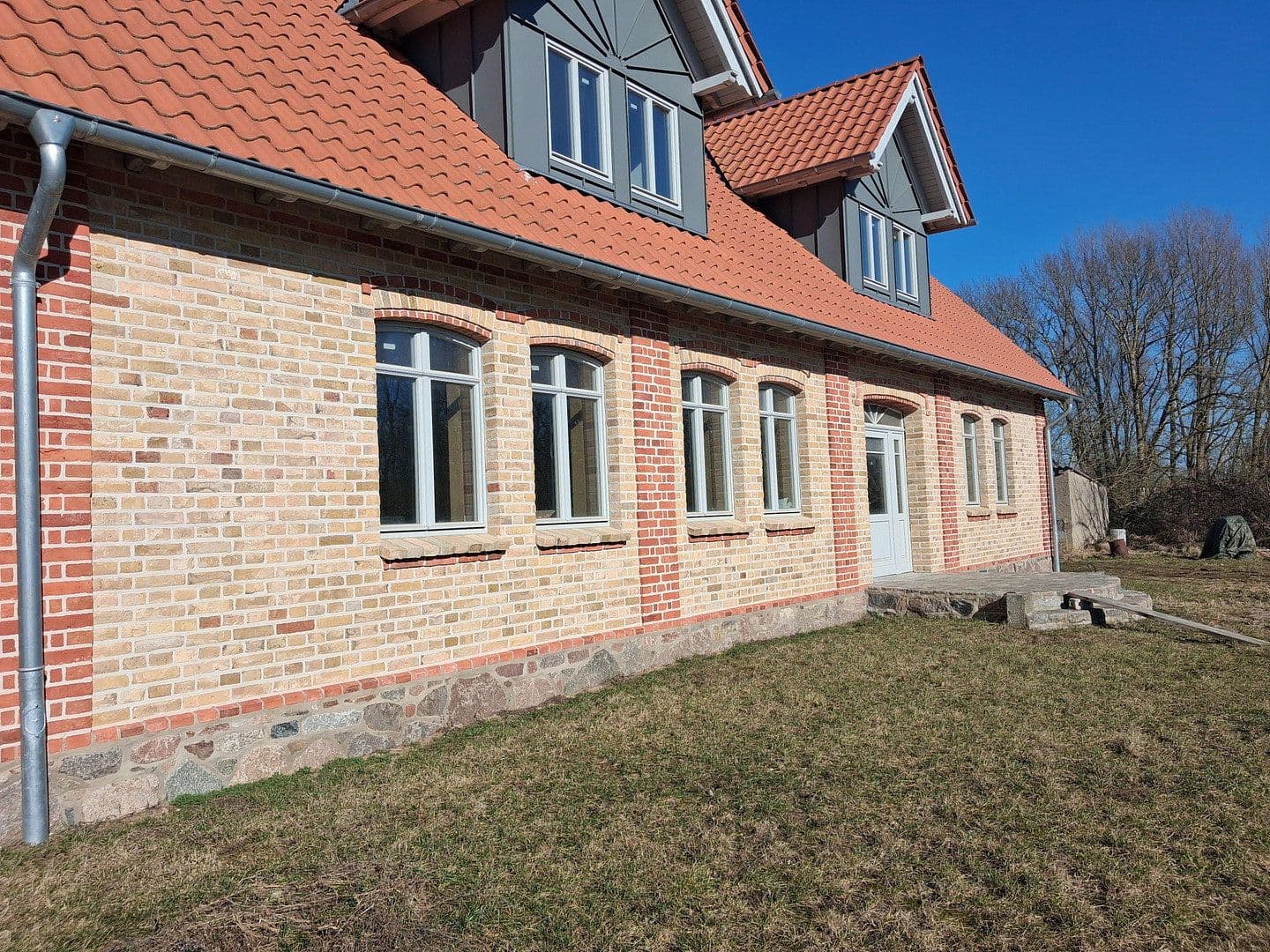 Predaj domu 275 m², pozemek 9.845 m², Behren-Lübchin, Meklenbursko-Predpomoransko Predaj domu 275 m², pozemek 9.845 m², Behren-Lübchin, Meklenbursko-Predpomoransko