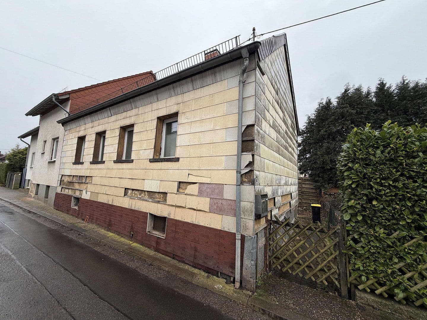 Predaj domu 120 m², pozemek 120 m², Breslauer Straße 2, Merchweiler, Sársko Predaj domu 120 m², pozemek 120 m², Breslauer Straße 2, Merchweiler, Sársko