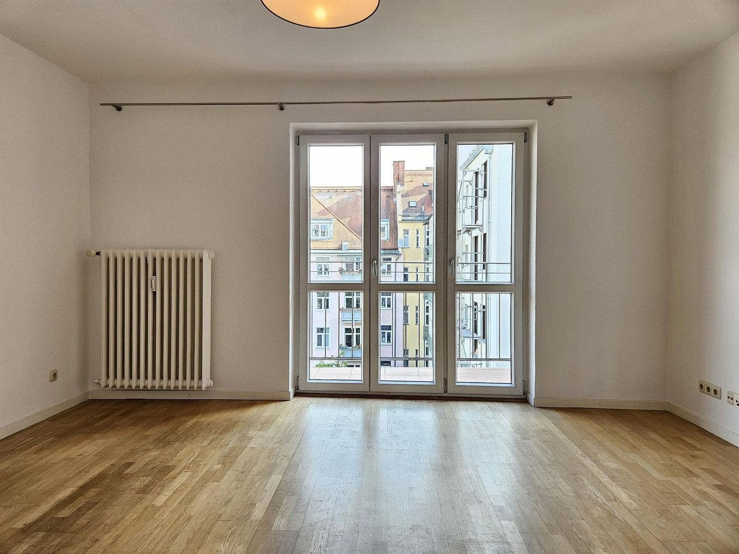 Prenájom bytu 2-izbový 73 m², Paul-Heyse-Str.19, München, Bavorsko Prenájom bytu 2-izbový 73 m², Paul-Heyse-Str.19, München, Bavorsko