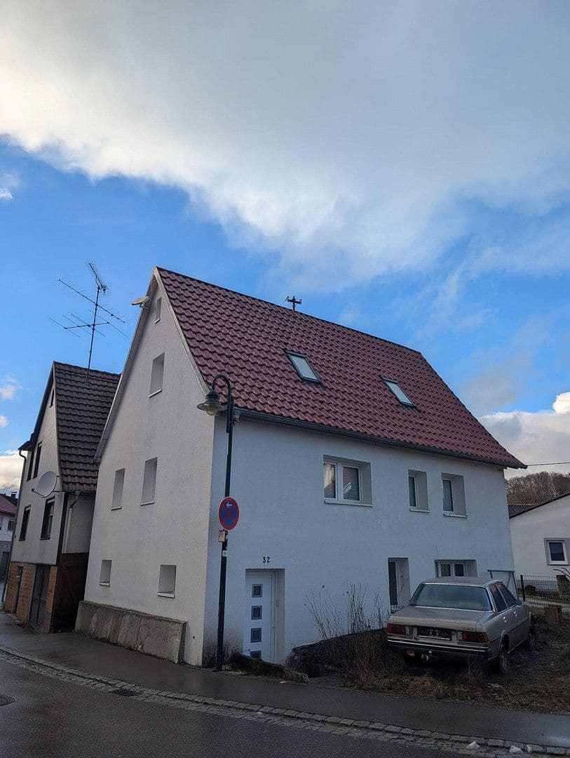 Predaj domu 100 m², pozemek 109 m², Ermstalstraße 32, Münsingen, Bádensko-Wurttembersko Predaj domu 100 m², pozemek 109 m², Ermstalstraße 32, Münsingen, Bádensko-Wurttembersko