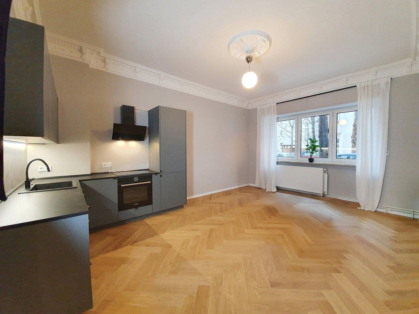 Prenájom bytu 3-izbový 104 m², Herderstraße 5, Berlin, Berlín Prenájom bytu 3-izbový 104 m², Herderstraße 5, Berlin, Berlín