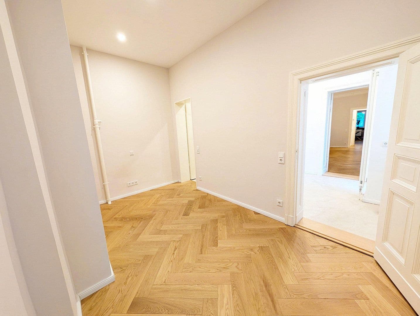 Prenájom bytu 3-izbový 104 m², Herderstraße 5, Berlin, Berlín Prenájom bytu 3-izbový 104 m², Herderstraße 5, Berlin, Berlín
