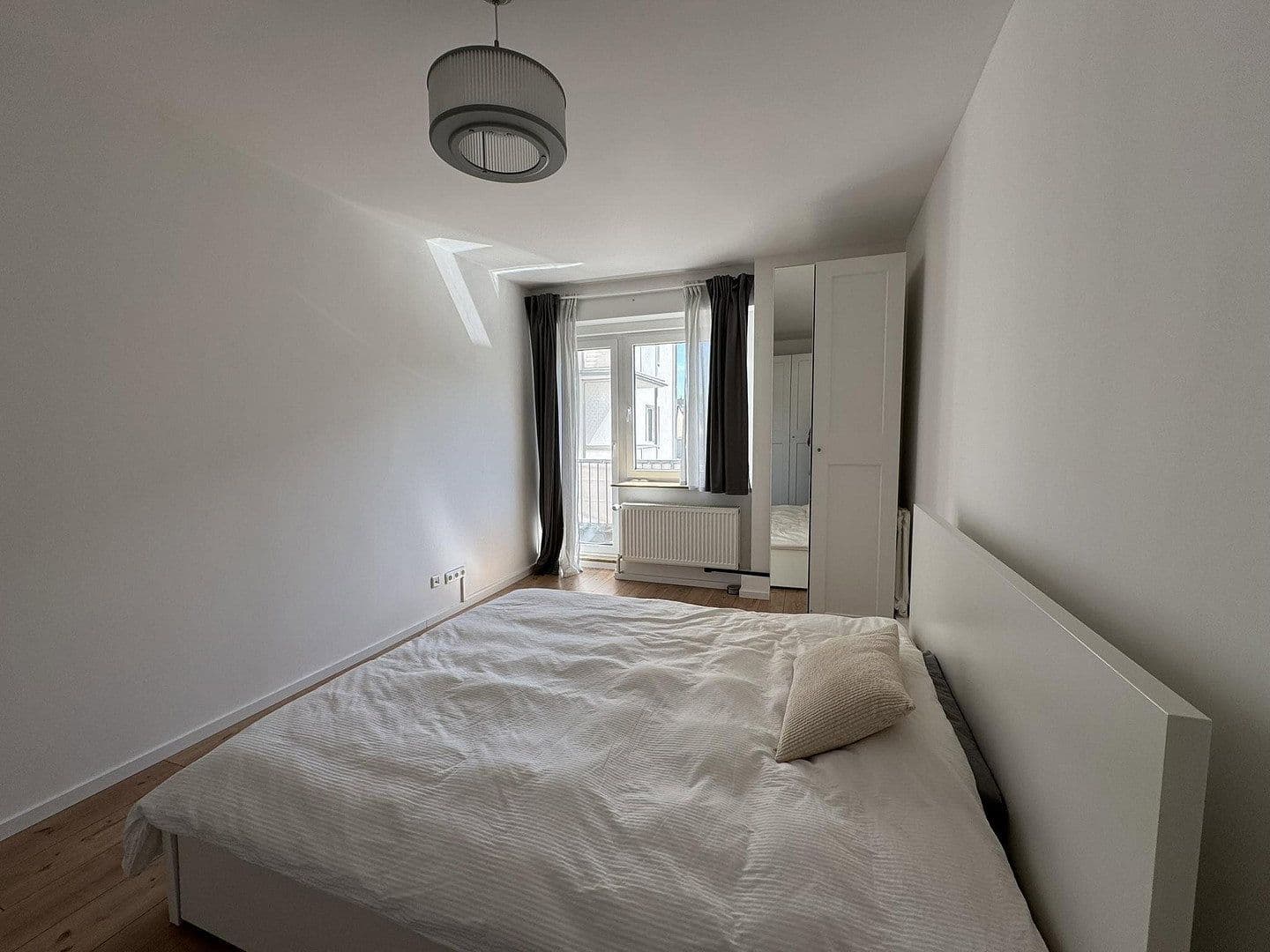 Prenájom bytu 3-izbový 90 m², Bilker Allee 53, Düsseldorf, Severné Porýnie - Westfálsko Prenájom bytu 3-izbový 90 m², Bilker Allee 53, Düsseldorf, Severné Porýnie - Westfálsko
