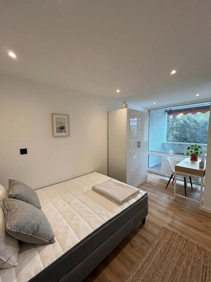 Prenájom bytu 4-izbový 13 m², Waldschulstr. 54, München, Bavorsko Prenájom bytu 4-izbový 13 m², Waldschulstr. 54, München, Bavorsko
