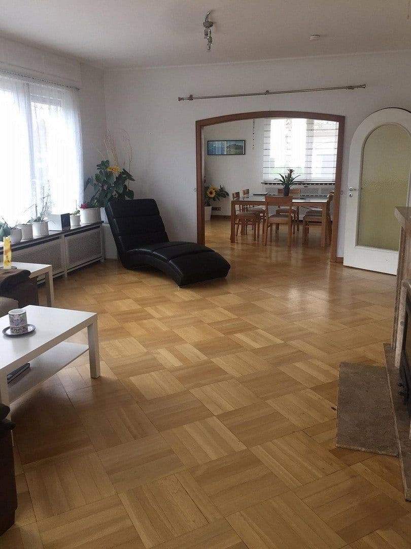 Prenájom domu 128 m², pozemek 550 m², Friedenstrasse 11, Pforzheim, Bádensko-Wurttembersko Prenájom domu 128 m², pozemek 550 m², Friedenstrasse 11, Pforzheim, Bádensko-Wurttembersko
