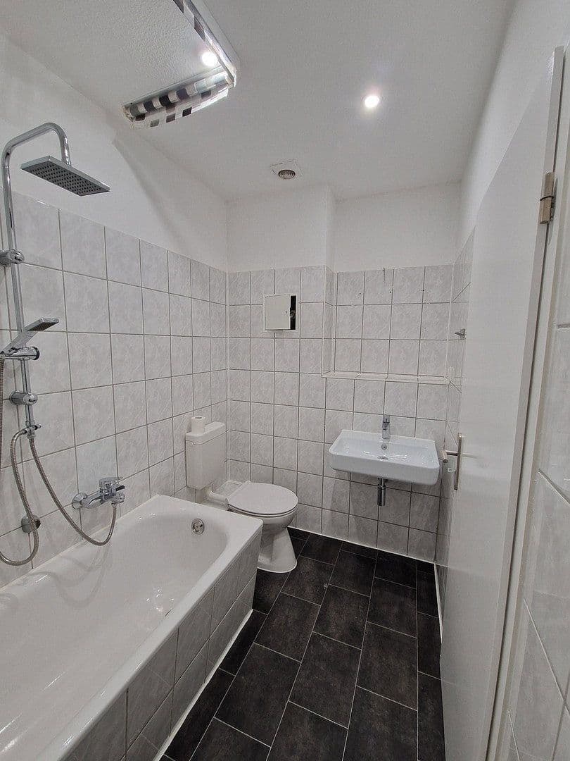 Prenájom bytu 2-izbový 47 m², Sommerlindenstraße 7, Leipzig, Sasko Prenájom bytu 2-izbový 47 m², Sommerlindenstraße 7, Leipzig, Sasko
