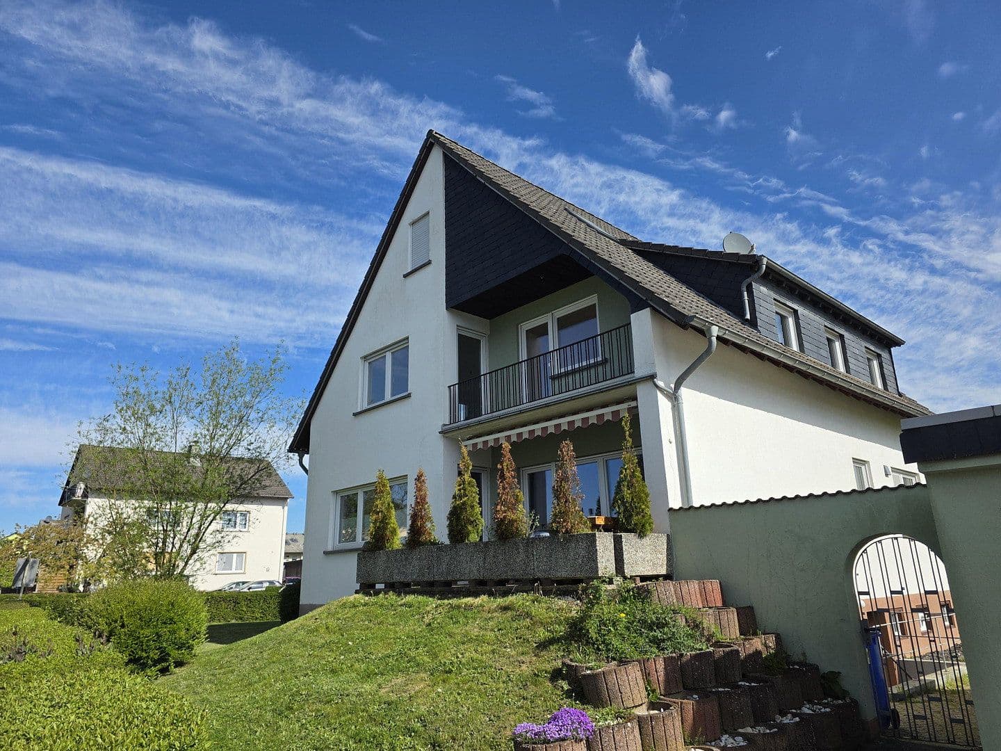 Prenájom bytu 3-izbový 98 m², Sohren, Porýnie-Falcko Prenájom bytu 3-izbový 98 m², Sohren, Porýnie-Falcko