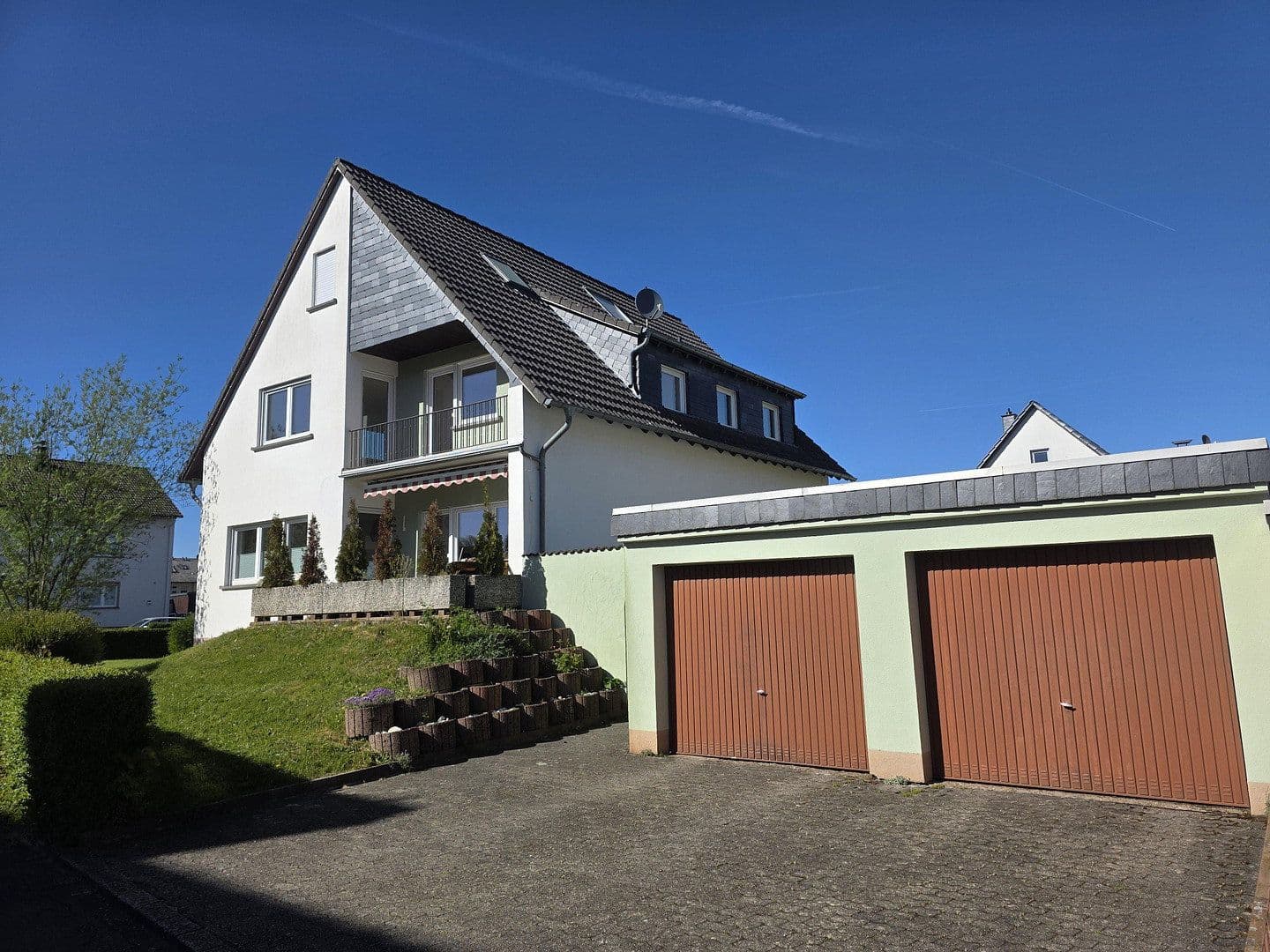 Prenájom bytu 3-izbový 98 m², Sohren, Porýnie-Falcko Prenájom bytu 3-izbový 98 m², Sohren, Porýnie-Falcko