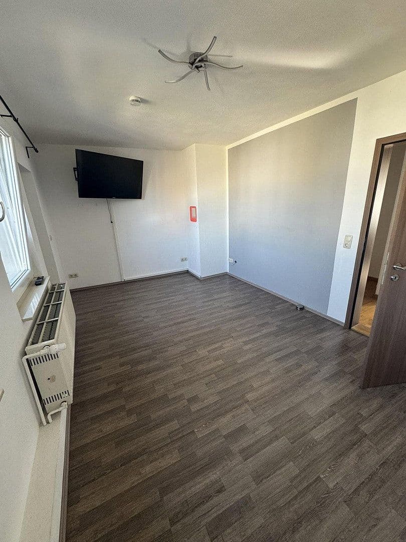 Prenájom bytu 4-izbový 98 m², Käthe Kollwitz Str. 5, Apolda, Durínsko Prenájom bytu 4-izbový 98 m², Käthe Kollwitz Str. 5, Apolda, Durínsko