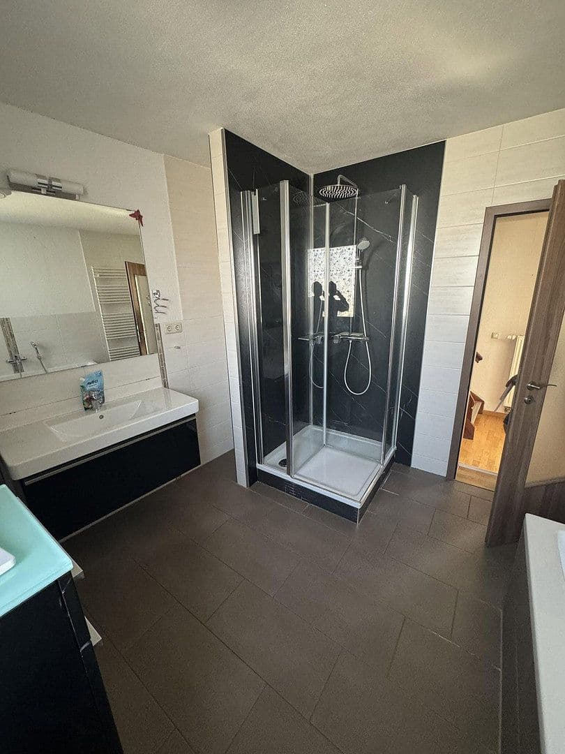 Prenájom bytu 4-izbový 98 m², Käthe Kollwitz Str. 5, Apolda, Durínsko Prenájom bytu 4-izbový 98 m², Käthe Kollwitz Str. 5, Apolda, Durínsko