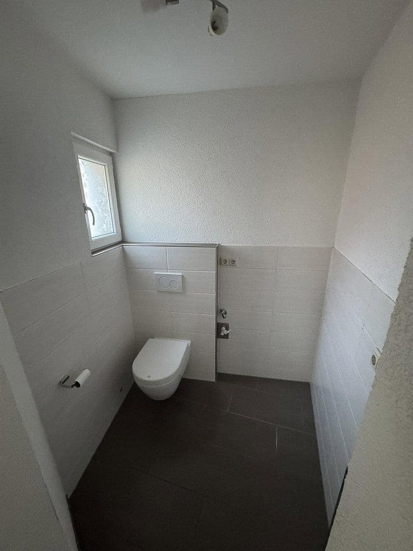 Prenájom bytu 4-izbový 98 m², Käthe Kollwitz Str. 5, Apolda, Durínsko Prenájom bytu 4-izbový 98 m², Käthe Kollwitz Str. 5, Apolda, Durínsko