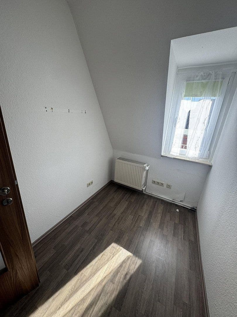 Prenájom bytu 4-izbový 98 m², Käthe Kollwitz Str. 5, Apolda, Durínsko Prenájom bytu 4-izbový 98 m², Käthe Kollwitz Str. 5, Apolda, Durínsko