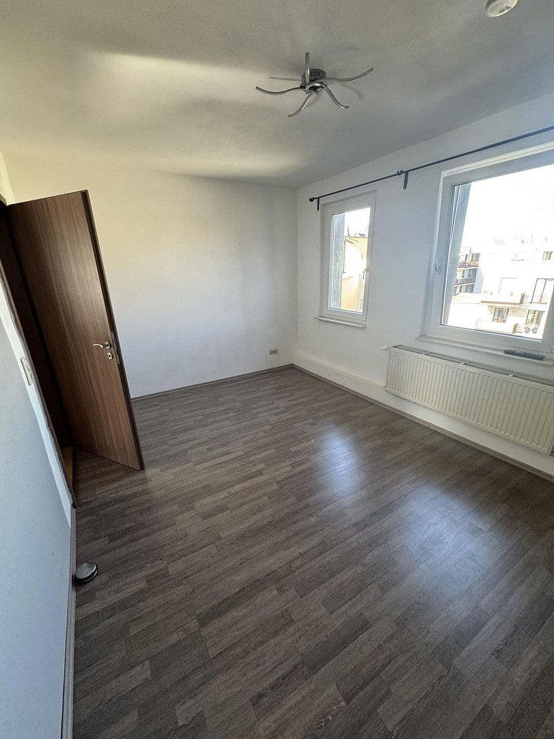 Prenájom bytu 4-izbový 98 m², Käthe Kollwitz Str. 5, Apolda, Durínsko Prenájom bytu 4-izbový 98 m², Käthe Kollwitz Str. 5, Apolda, Durínsko