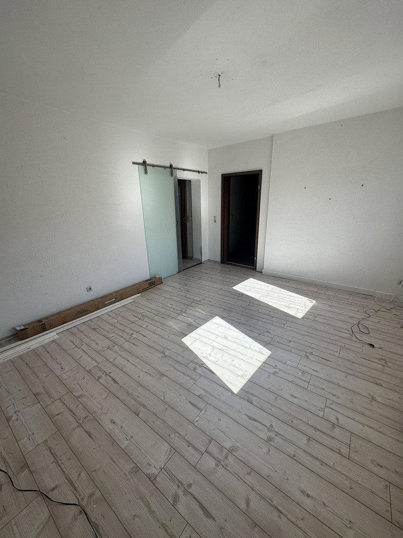 Prenájom bytu 4-izbový 98 m², Käthe Kollwitz Str. 5, Apolda, Durínsko Prenájom bytu 4-izbový 98 m², Käthe Kollwitz Str. 5, Apolda, Durínsko