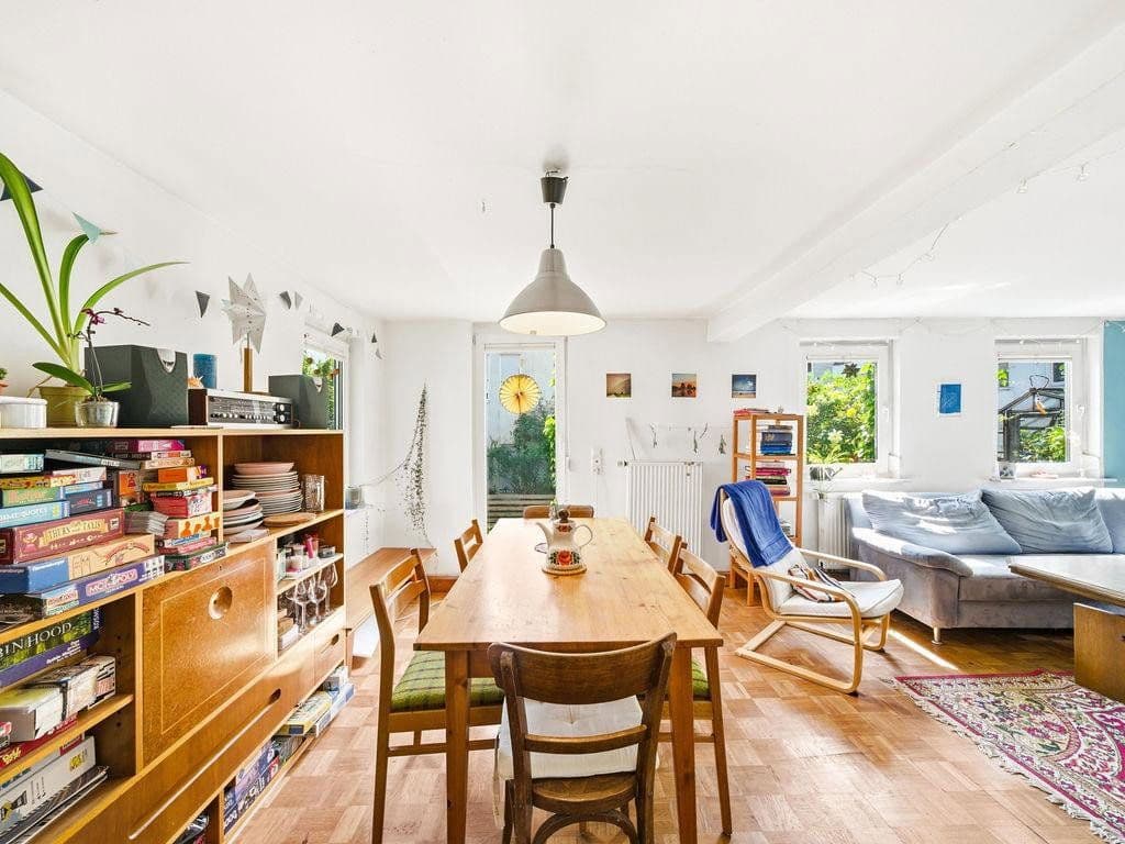 Predaj domu 159 m², pozemek 144 m², Stuttgart, Bádensko-Wurttembersko Predaj domu 159 m², pozemek 144 m², Stuttgart, Bádensko-Wurttembersko