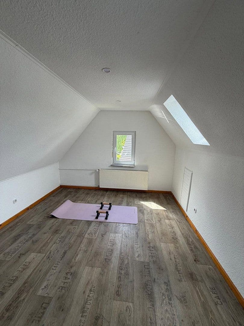 Predaj domu 124 m², pozemek 655 m², Peterslahr, Porýnie-Falcko Predaj domu 124 m², pozemek 655 m², Peterslahr, Porýnie-Falcko