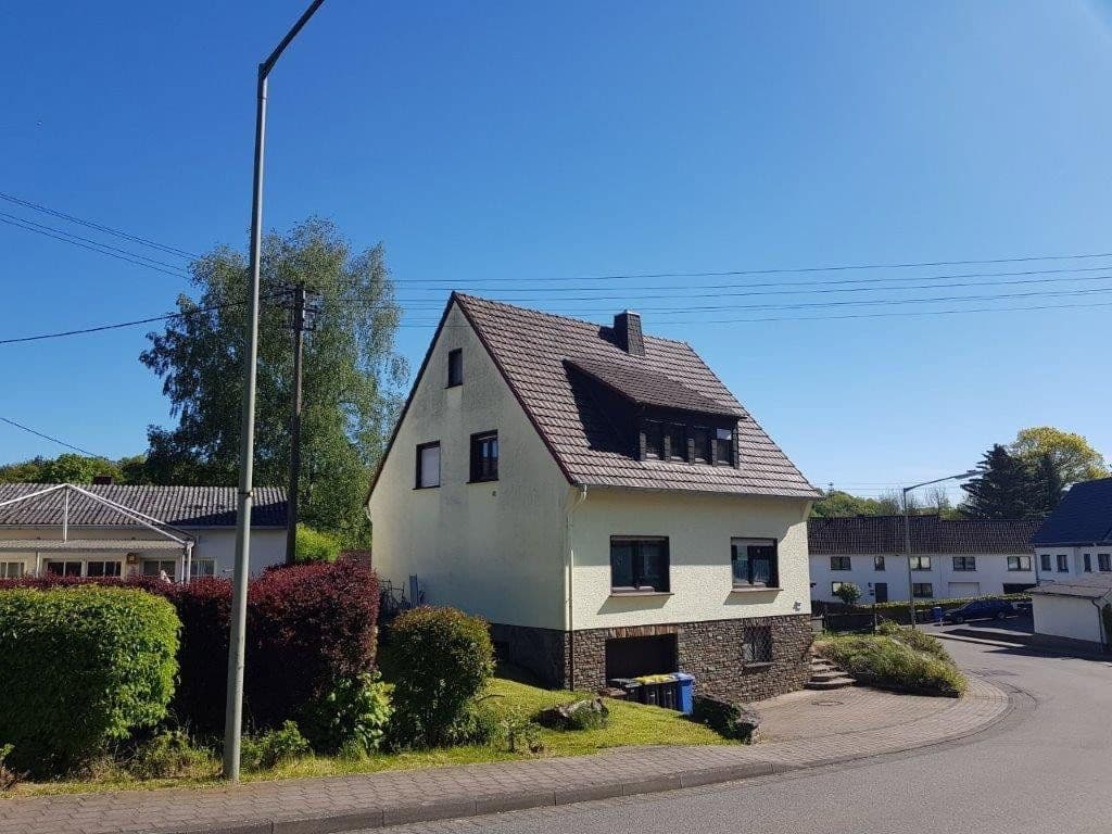 Predaj domu 124 m², pozemek 655 m², Peterslahr, Porýnie-Falcko Predaj domu 124 m², pozemek 655 m², Peterslahr, Porýnie-Falcko