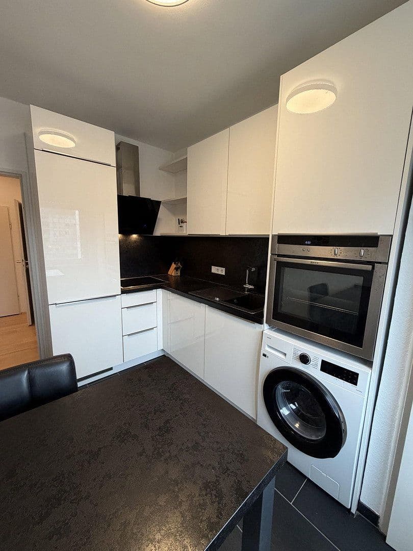 Prenájom bytu 2-izbový 73 m², Mannheim, Bádensko-Wurttembersko Prenájom bytu 2-izbový 73 m², Mannheim, Bádensko-Wurttembersko