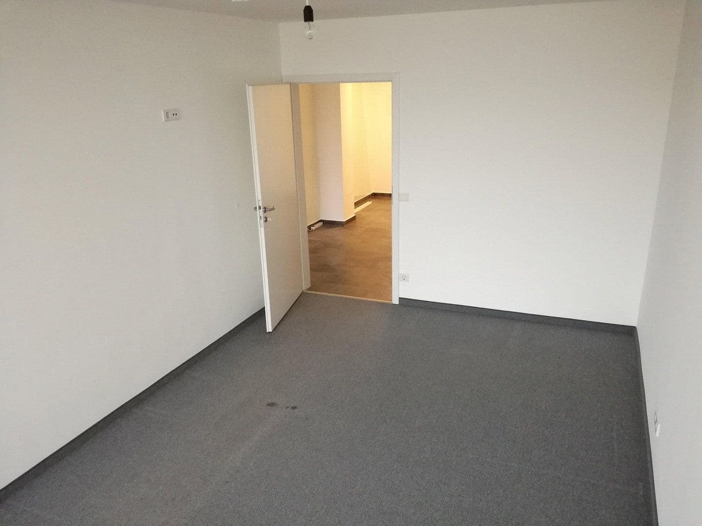 Predaj bytu 2-izbový 83 m², Geschwister-Scholl-Platz, Fürstenfeldbruck, Bavorsko Predaj bytu 2-izbový 83 m², Geschwister-Scholl-Platz, Fürstenfeldbruck, Bavorsko