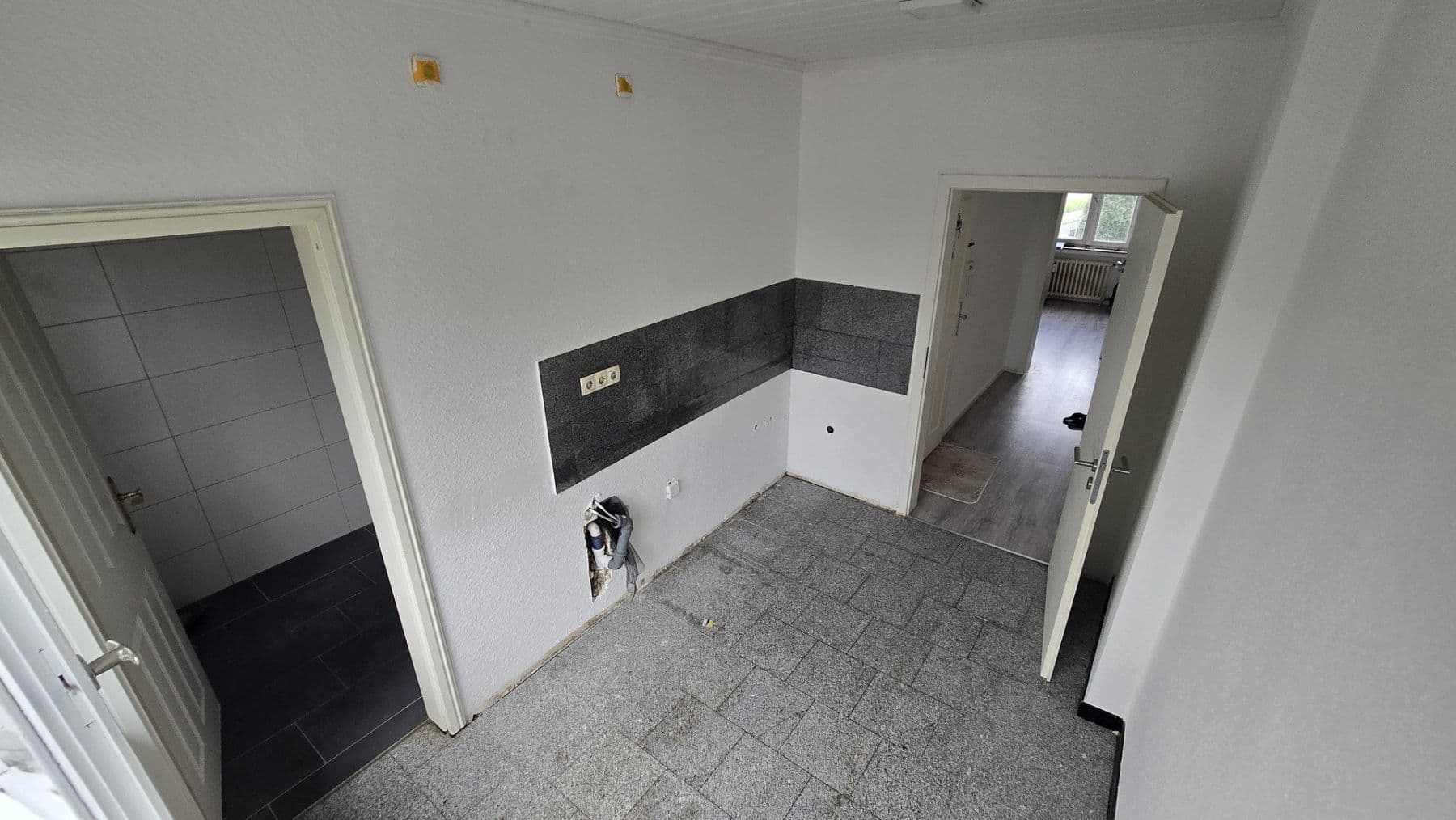 Prenájom bytu 3-izbový 110 m², Korschenbroich, Severné Porýnie - Westfálsko Prenájom bytu 3-izbový 110 m², Korschenbroich, Severné Porýnie - Westfálsko