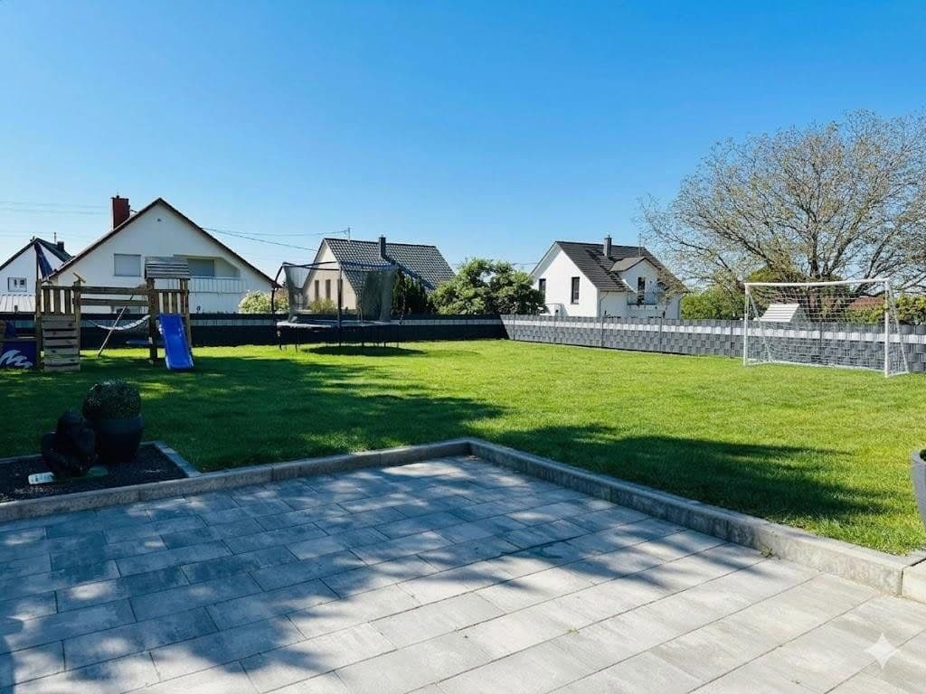 Predaj domu 251 m², pozemek 841 m², Bexbach, Sársko Predaj domu 251 m², pozemek 841 m², Bexbach, Sársko