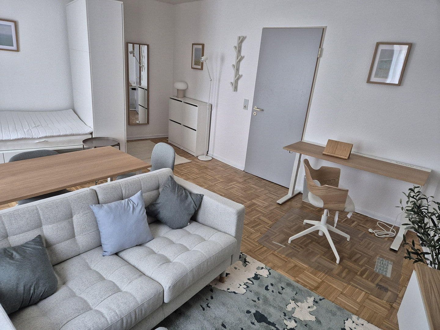 Prenájom bytu 1-izbový 35 m², Pfarrer Perabo Platz 6, Frankfurt, Hesensko Prenájom bytu 1-izbový 35 m², Pfarrer Perabo Platz 6, Frankfurt, Hesensko