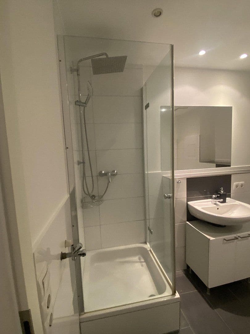 Prenájom bytu 3-izbový 93 m², Renettenstr. 2, Frankfurt, Hesensko Prenájom bytu 3-izbový 93 m², Renettenstr. 2, Frankfurt, Hesensko