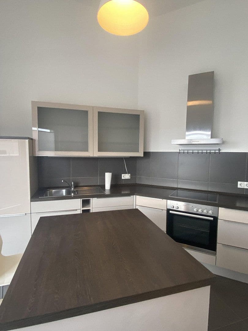 Prenájom bytu 3-izbový 93 m², Renettenstr. 2, Frankfurt, Hesensko Prenájom bytu 3-izbový 93 m², Renettenstr. 2, Frankfurt, Hesensko