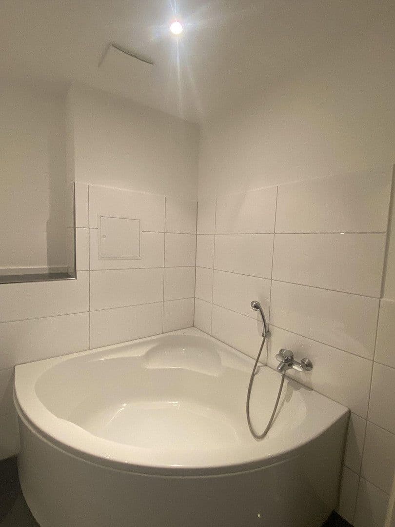 Prenájom bytu 3-izbový 93 m², Renettenstr. 2, Frankfurt, Hesensko Prenájom bytu 3-izbový 93 m², Renettenstr. 2, Frankfurt, Hesensko