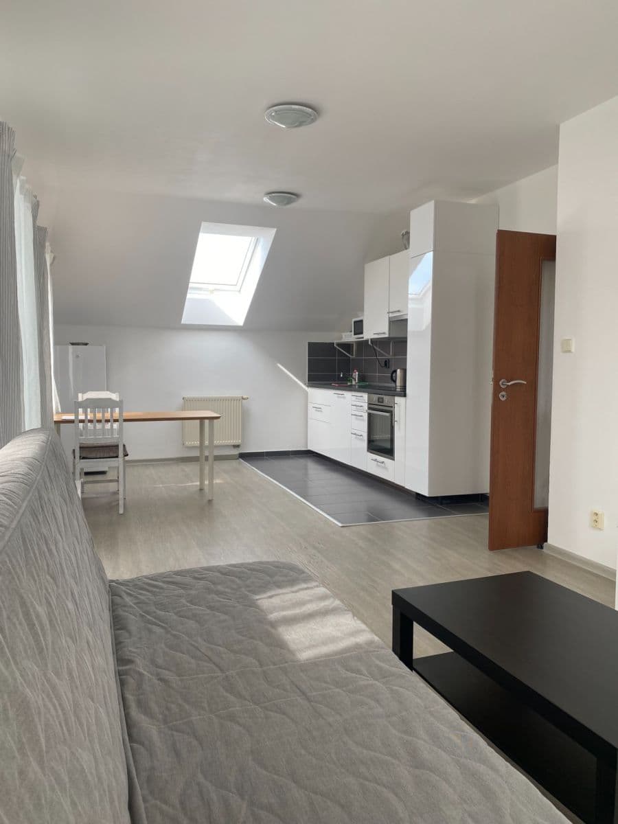 Prenájom bytu 2-izbový 50 m², Nádražní, Zbuzany, Středočeský kraj Prenájom bytu 2-izbový 50 m², Nádražní, Zbuzany, Středočeský kraj