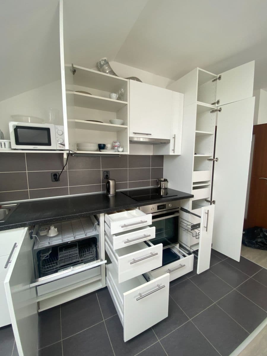 Prenájom bytu 2-izbový 50 m², Nádražní, Zbuzany, Středočeský kraj Prenájom bytu 2-izbový 50 m², Nádražní, Zbuzany, Středočeský kraj