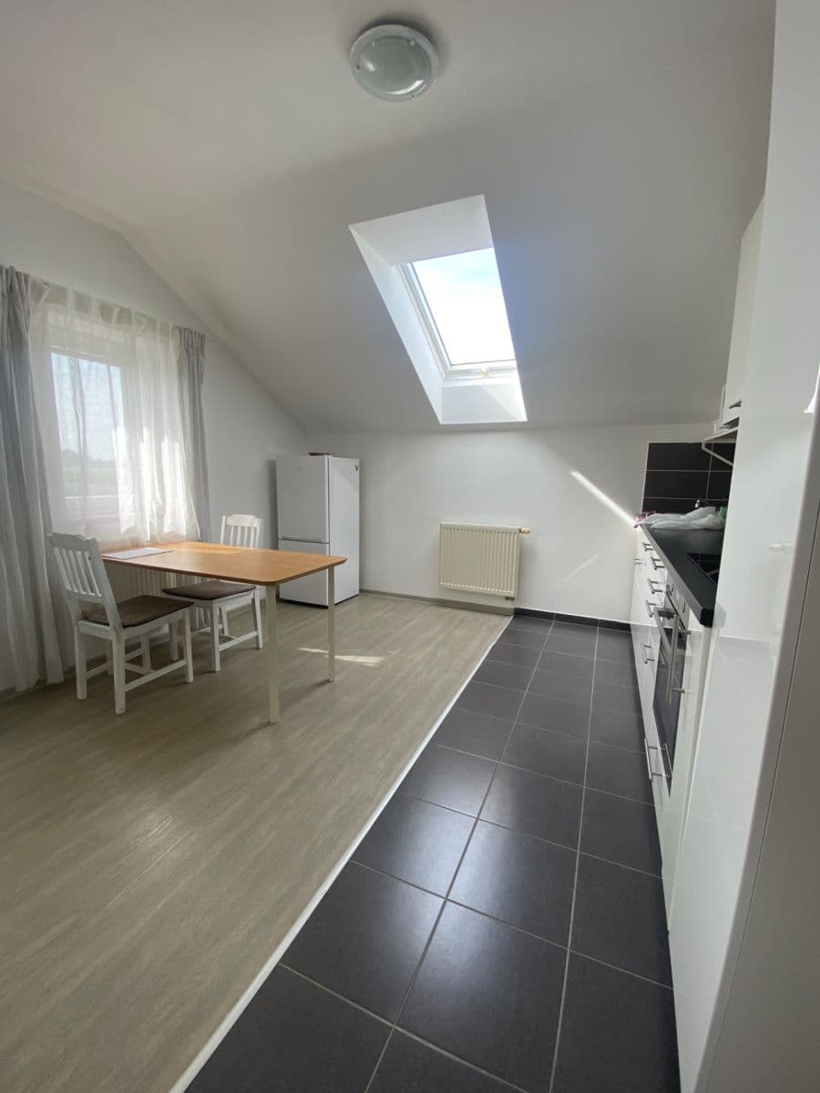 Prenájom bytu 2-izbový 50 m², Nádražní, Zbuzany, Středočeský kraj Prenájom bytu 2-izbový 50 m², Nádražní, Zbuzany, Středočeský kraj
