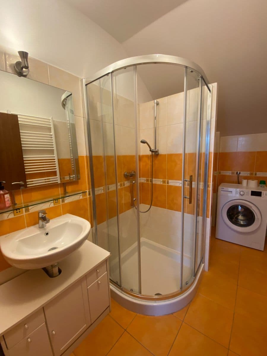 Prenájom bytu 2-izbový 50 m², Nádražní, Zbuzany, Středočeský kraj Prenájom bytu 2-izbový 50 m², Nádražní, Zbuzany, Středočeský kraj