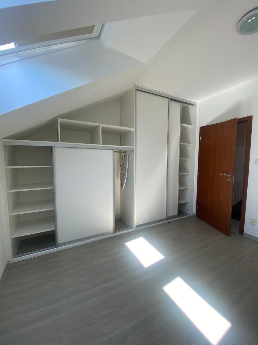 Prenájom bytu 2-izbový 50 m², Nádražní, Zbuzany, Středočeský kraj Prenájom bytu 2-izbový 50 m², Nádražní, Zbuzany, Středočeský kraj
